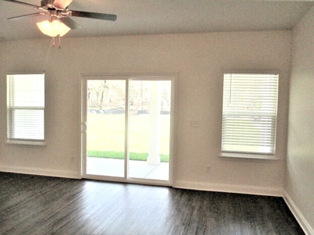 Building Photo - 907 Sunny Stroll Dr