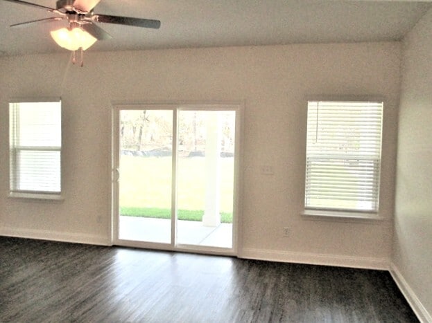 Building Photo - 907 Sunny Stroll Dr