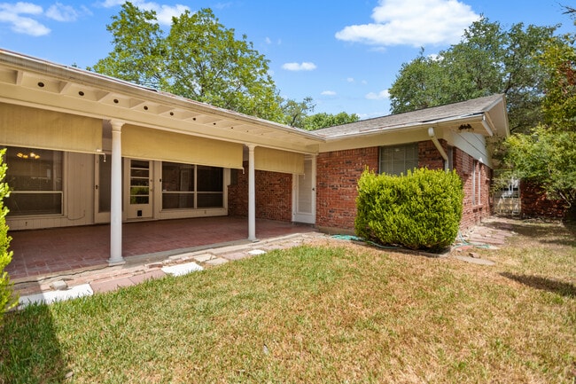 Building Photo - 115 Park Dr