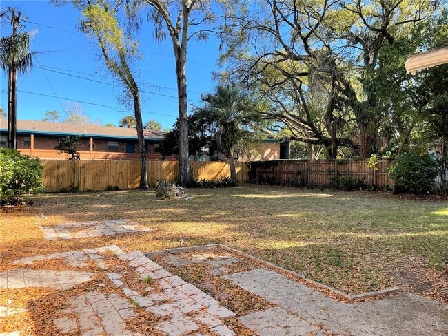 Building Photo - 309 W Palm Dr