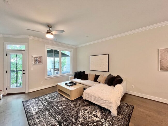 Building Photo - Stunning 3BD, 3.5BA Raleigh Townhome in a Walkable Community Near Tons of Shopping and Dining Opt...