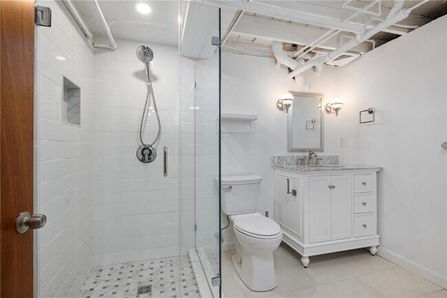 Building Photo - 5 Holten Ave