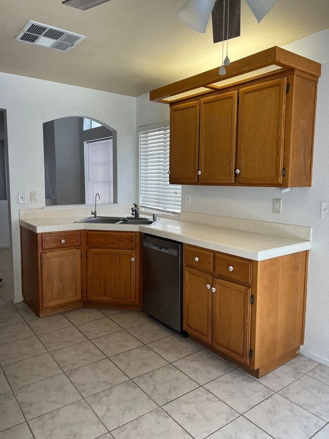 Building Photo - Cute*Clean*Single Story Home