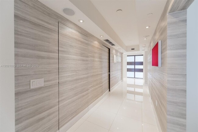 Building Photo - 6000 Island Blvd