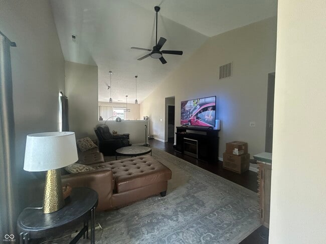 Building Photo - 720 Bluff Creek Dr