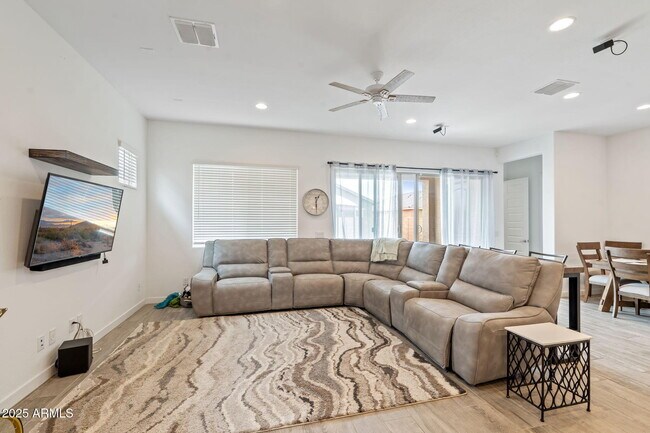 Building Photo - 16423 W Charlotte Dr