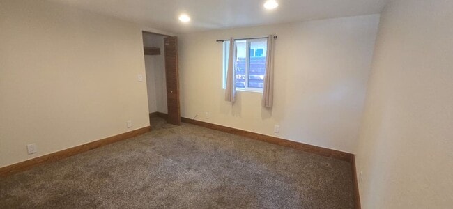 Building Photo - 1325 Balsam Ave
