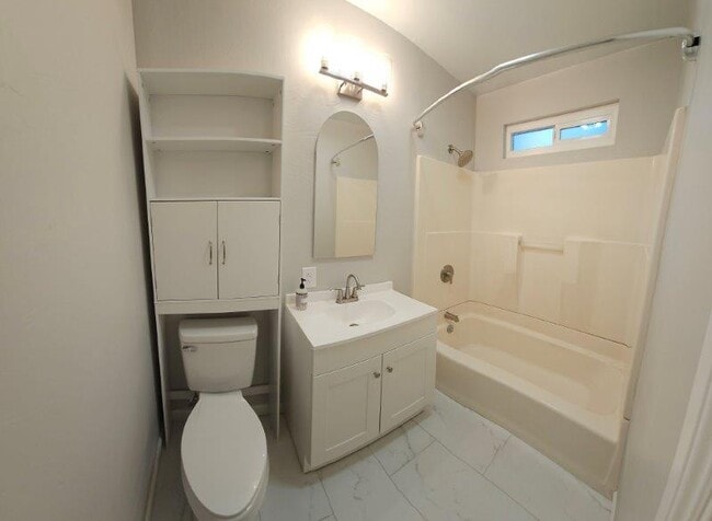 Building Photo - 13825 Dry Creek Rd