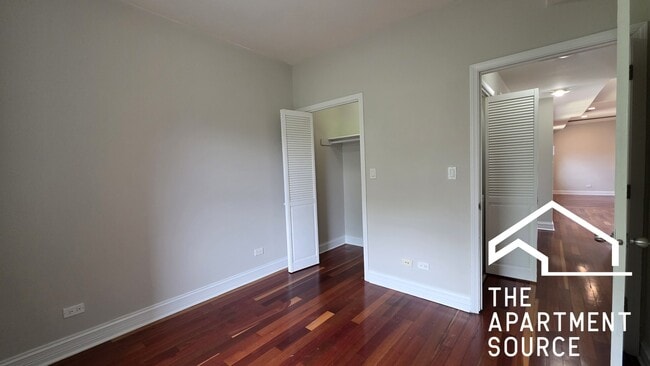Building Photo - 2038 W Touhy Ave