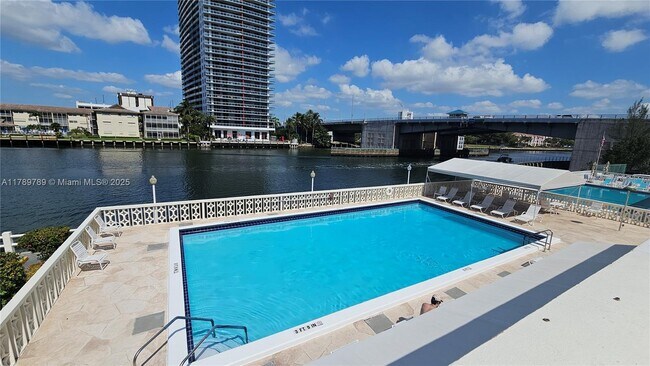 Building Photo - 1825 S Ocean Dr