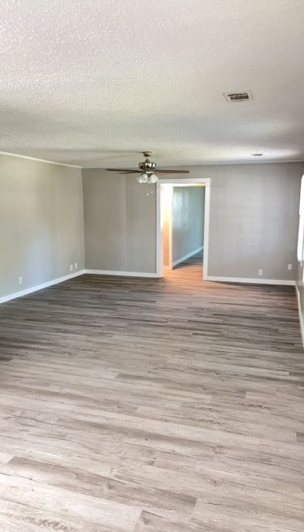 Building Photo - 4 Bed/2 Bath House