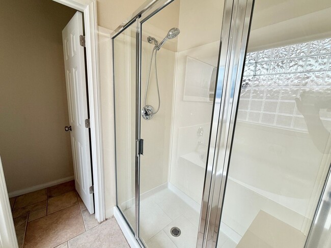 Building Photo - MOVE IN SPECIAL! FIRST TWO WEEKS RENT FREE...