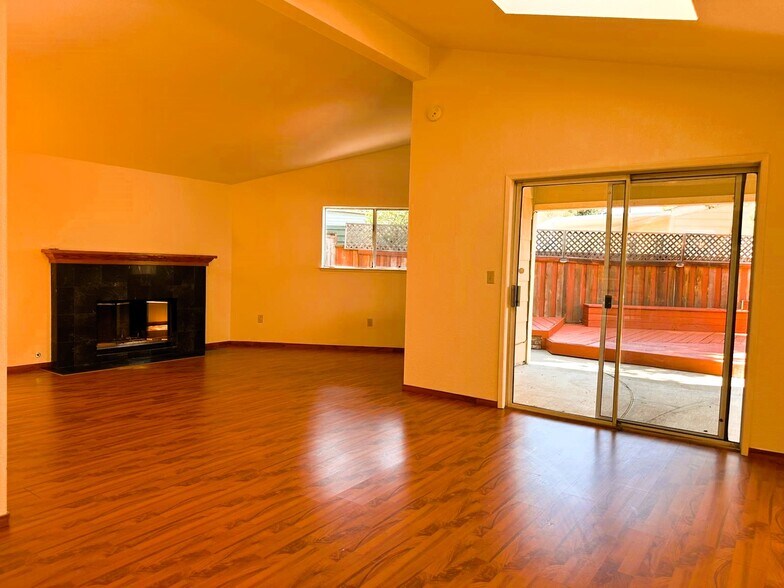 Building Photo - 3025 Badger Dr