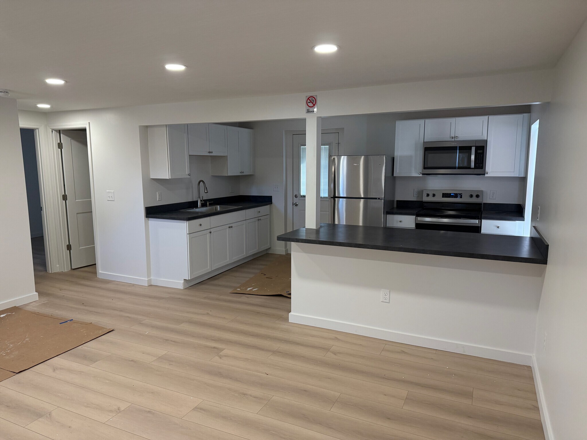 Building Photo - 418 Oak St