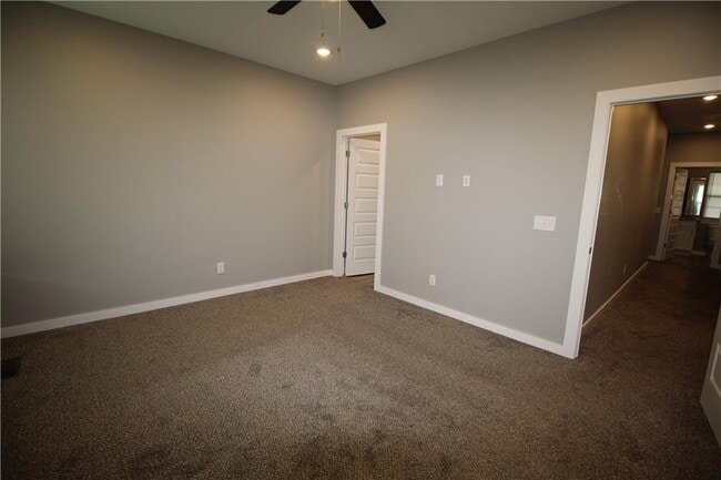 Building Photo - 2711 Vinson Rd