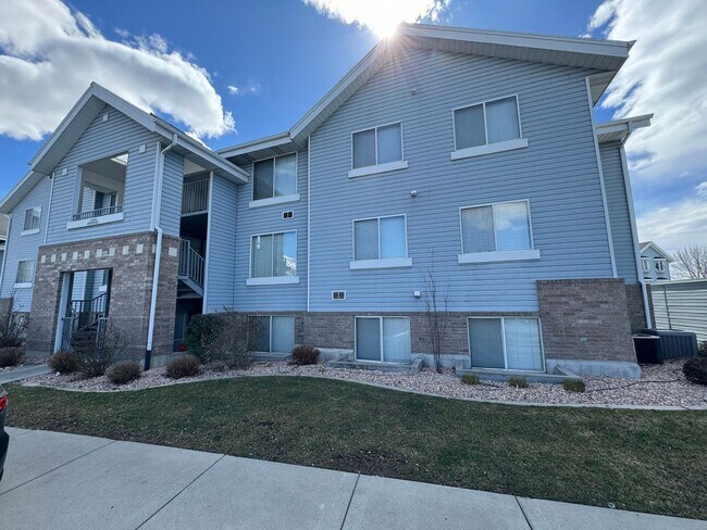 Building Photo - 1541 N 550 W
