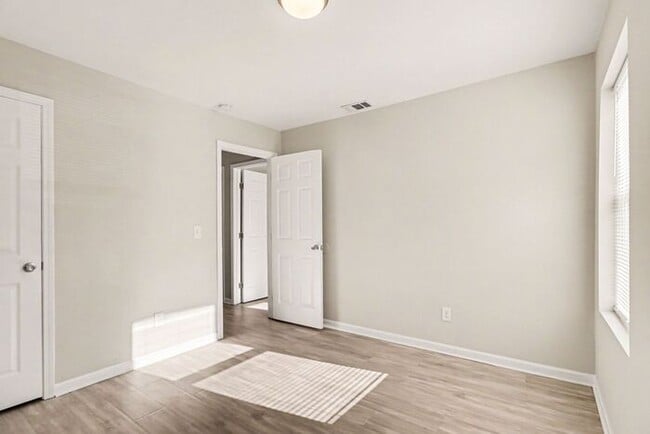 Building Photo - Newly Renovated 3BR/1BA SE Atlanta Gem!