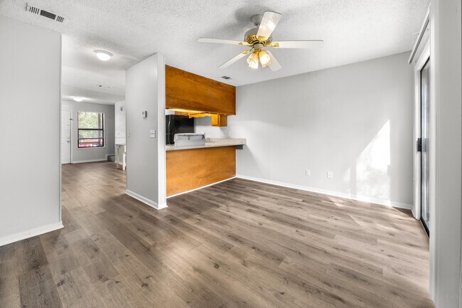 Building Photo - 205 Marquette St