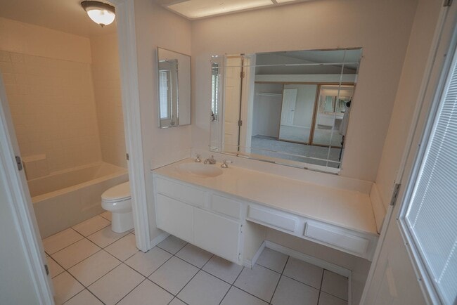 Building Photo - Charming Single-Story 2-Bedroom Home in Saugus!
