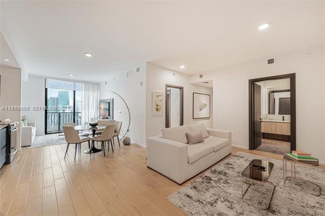 Building Photo - 398 NE 5th St