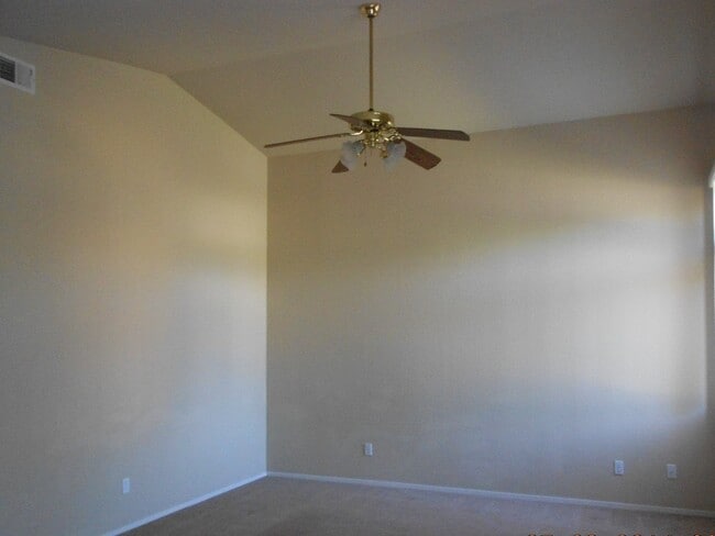 Building Photo - 4 bedroom 2 bath house in Yuba City