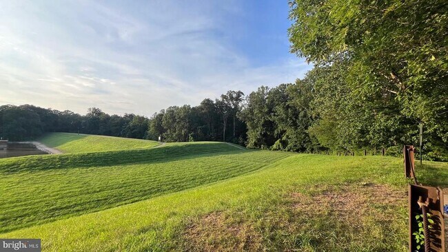 Building Photo - 5904 Cove Landing Rd