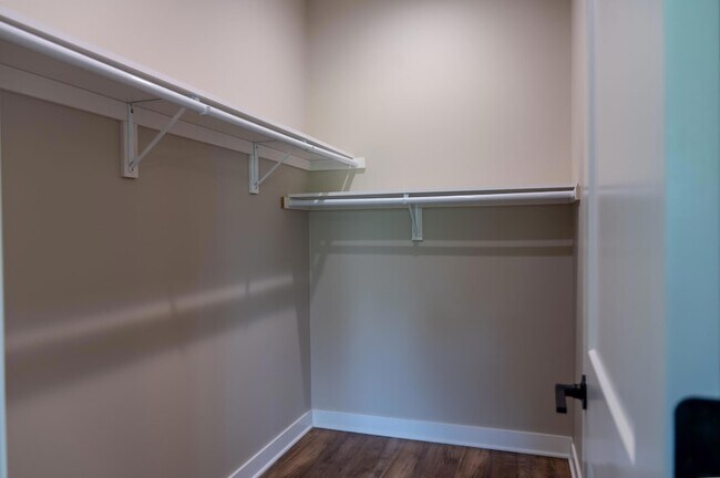 Building Photo - 8456 Oak Shade Ct