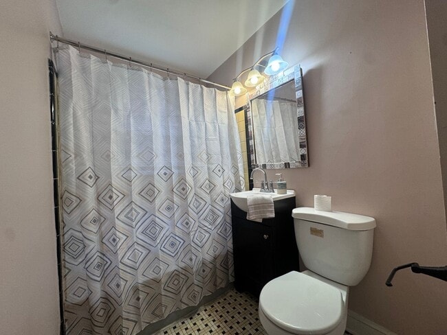 Building Photo - 302 Brookwood Ave