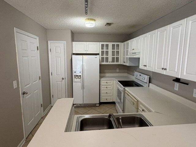 Building Photo - 120 Breezewood Dr