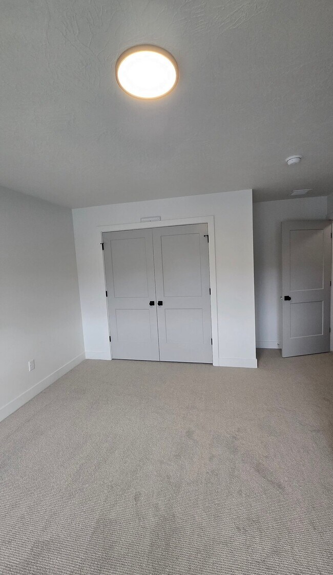 Building Photo - 6556 S 130 W