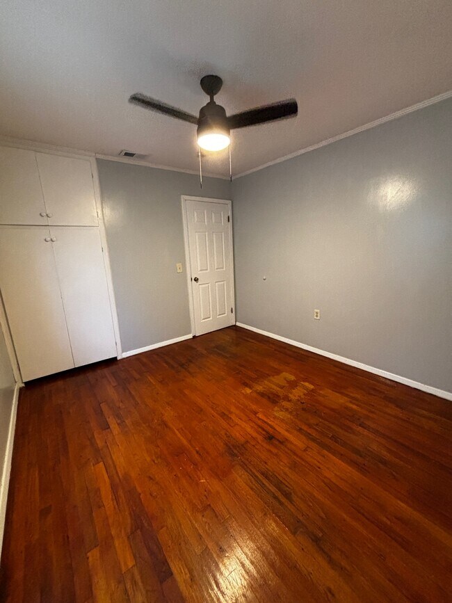 Building Photo - 773 Shuman St.