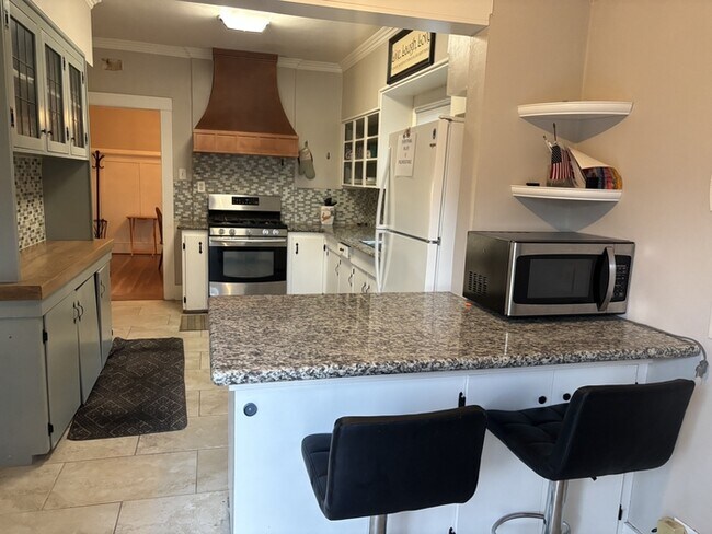 Building Photo - Modesto 2 Bedroom 2 Bath Bungalow