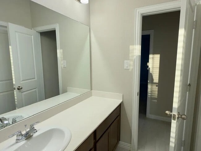 Building Photo - 3921 River Rock Ave