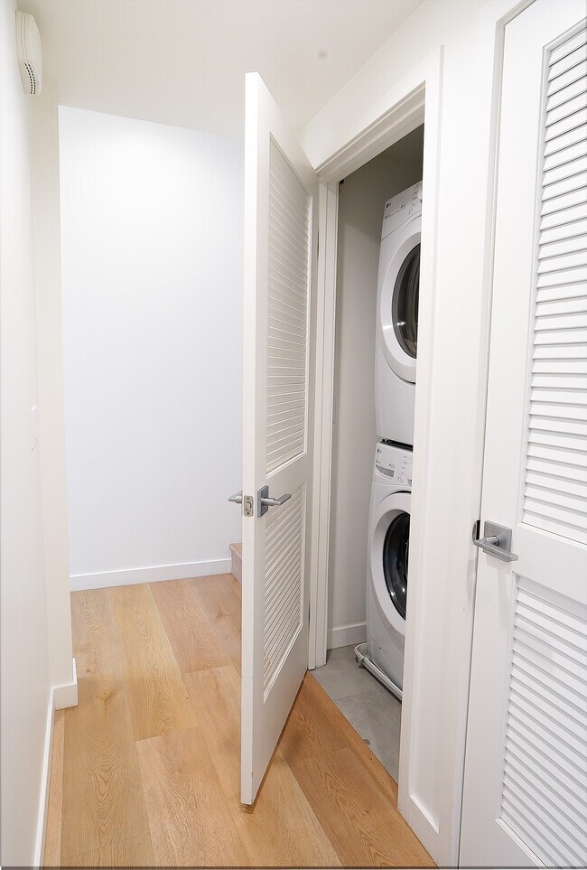 Building Photo - 3282 N Canary Way