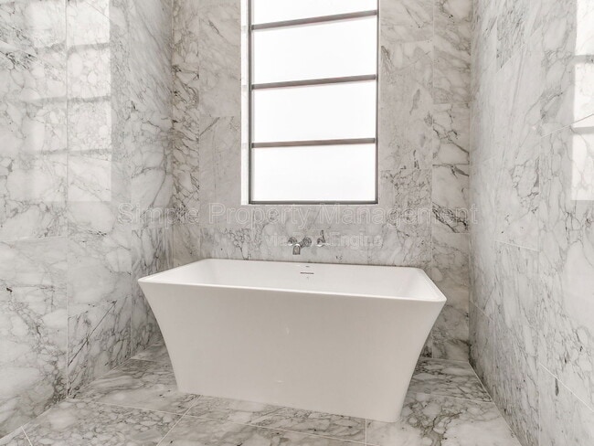 Building Photo - 821 NW 8th St