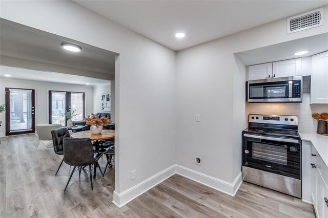 Building Photo - 10211 Regal Oaks Dr