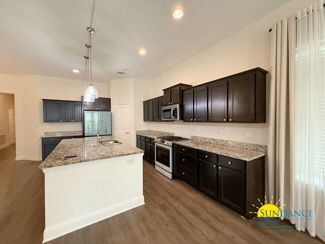 Building Photo - Spacious 4 Bedroom Home in Crestview’s Brooke Estates!