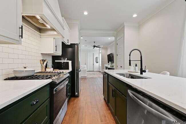 Building Photo - 422 St Thomas Ln
