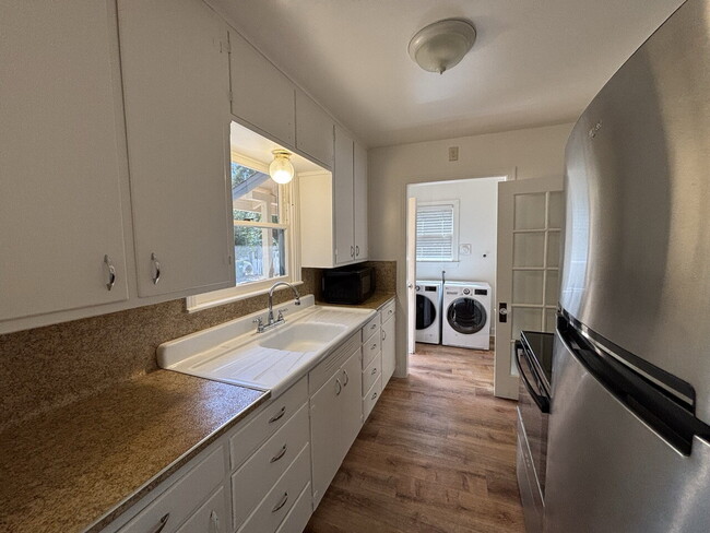 Building Photo - Adorable vintage 2-bed home on a quiet side street close to downtown Placerville!