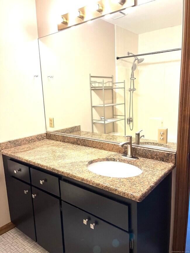 Building Photo - 1509 Summer Hill Dr