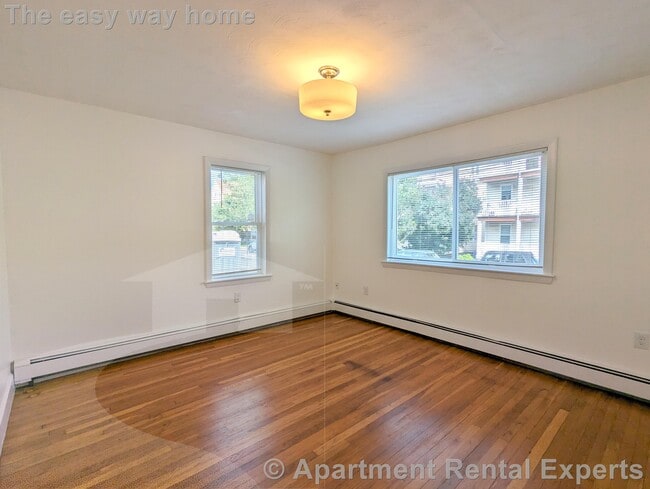 Building Photo - 322 Lowell St