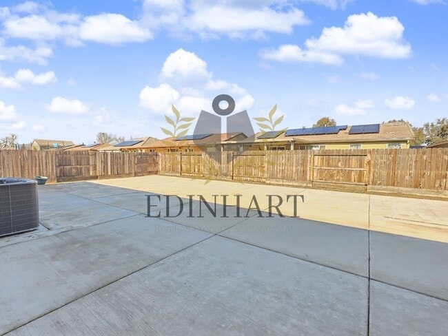 Building Photo - 7198 E Normal Ave