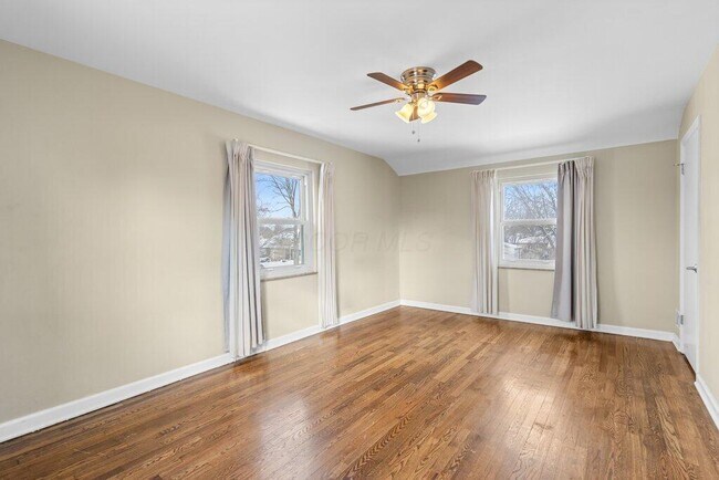 Building Photo - 2063 Inchcliff Rd