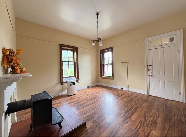 Building Photo - 1008 Tippecanoe St