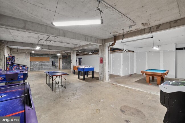 Building Photo - 4600 Duke St