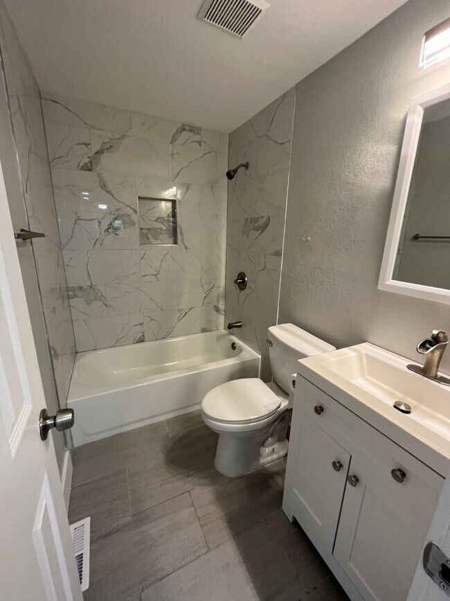 Building Photo - AVAILABLE NOW!! 4-Bedroom, 3-Bathroom Home Nestled in the Cotton Creek Neighborhood!