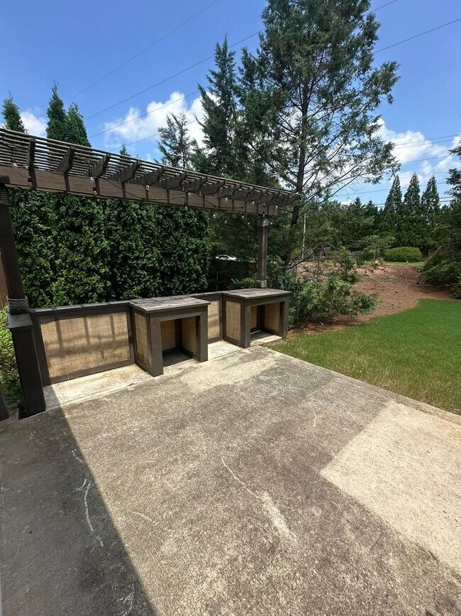 Building Photo - Brick Single Family Rental - 4 bedroom/4.5...