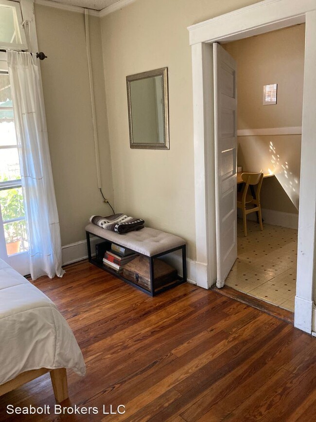 Building Photo - 1 br, 1 bath House - 210 E. State St. #31