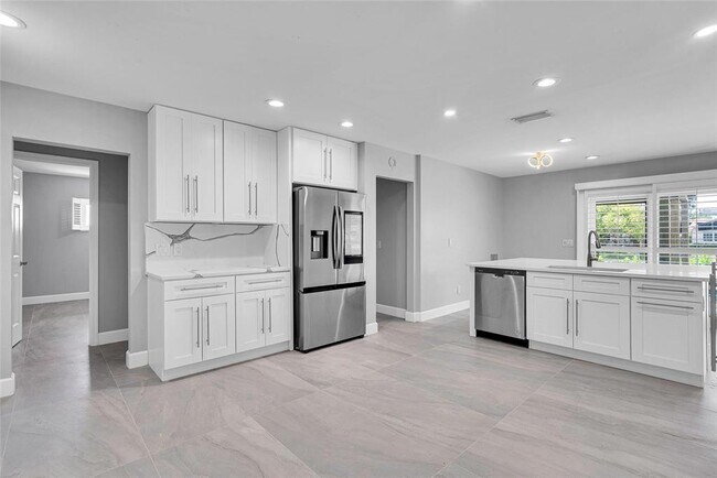 Building Photo - 3944 Doral Dr
