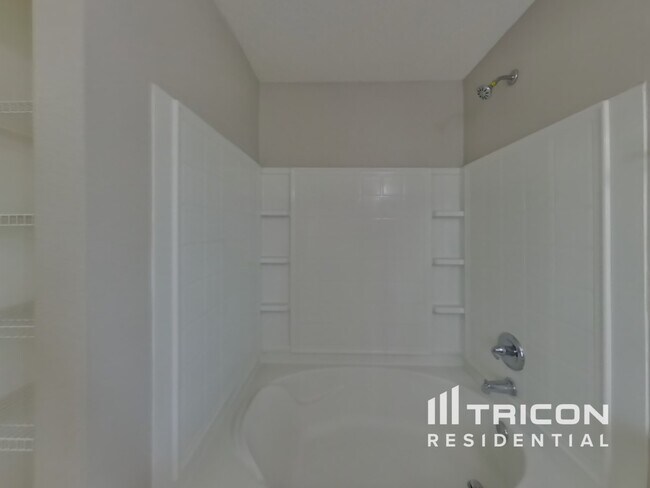 Building Photo - 10744 Inspiration Dr